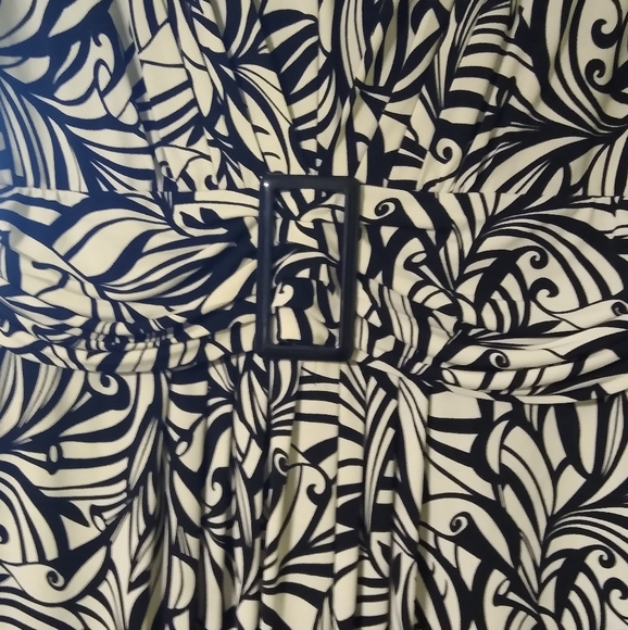 Sexy black and white Floral Dress - Picture 2 of 3